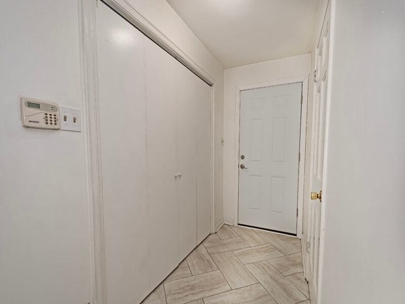 413 Charles AVENUE — photo 8