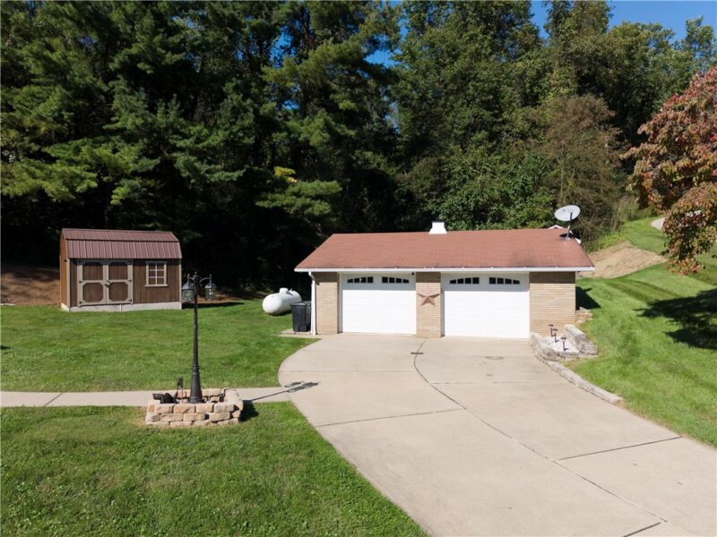 2423 Manown Rd — photo 2