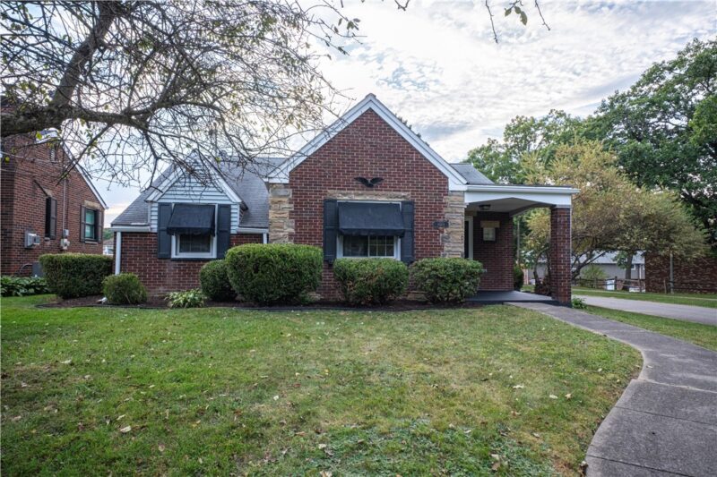 3013 21st Ave — photo 2