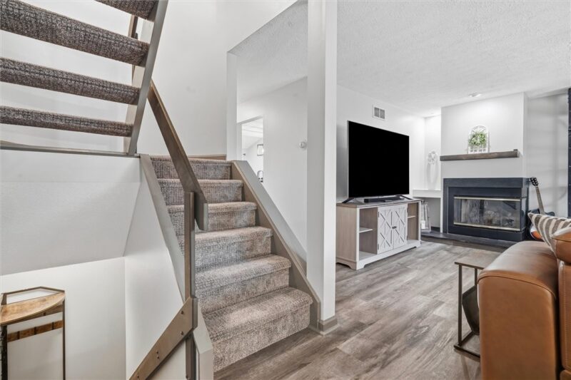 2655 Hunters Point Dr — photo 8
