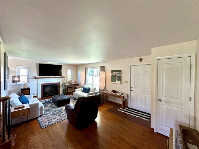 212 W Fairmont Ave — photo 3