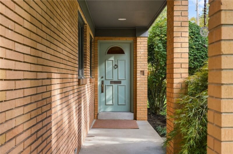 7135 Roycrest Place — photo 4