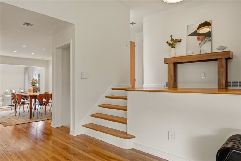 7135 Roycrest Place — photo 5