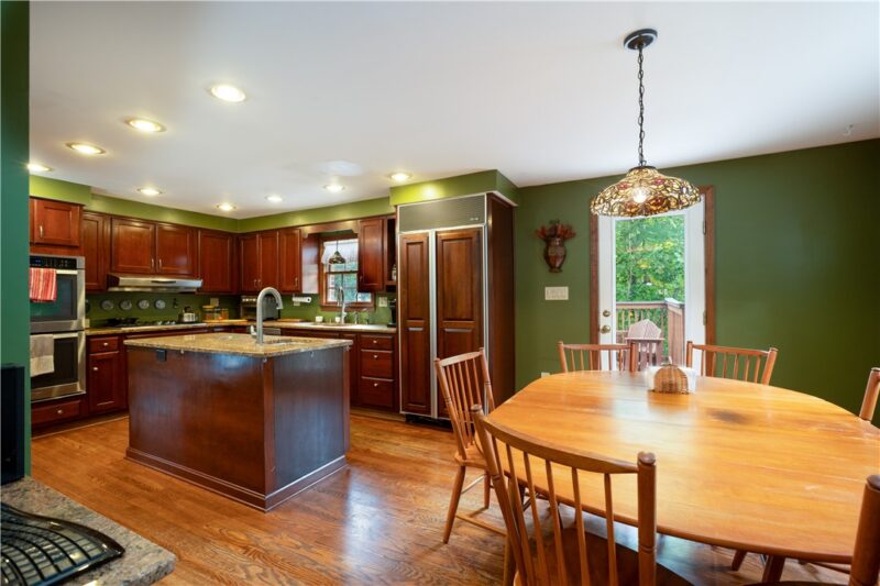 1286 Lakemont Dr — photo 3