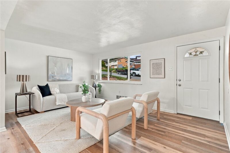 530 Niagara Dr — photo 3