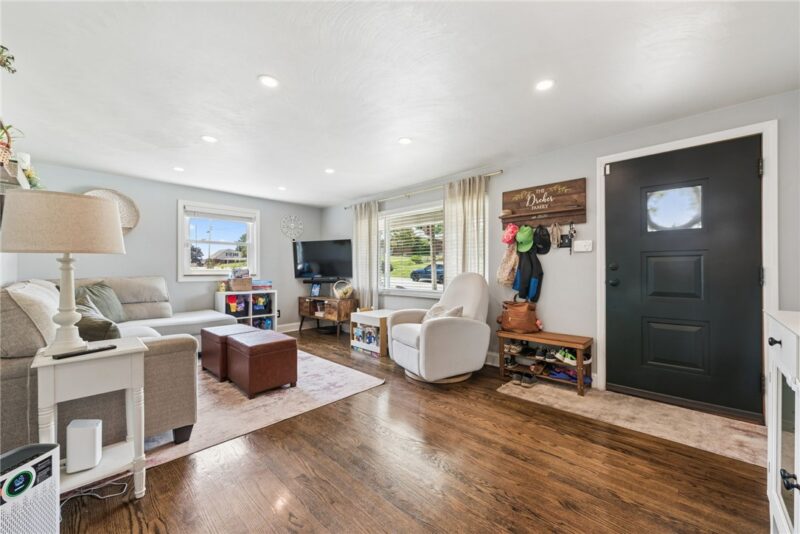 115 Eastern Dr — photo 3