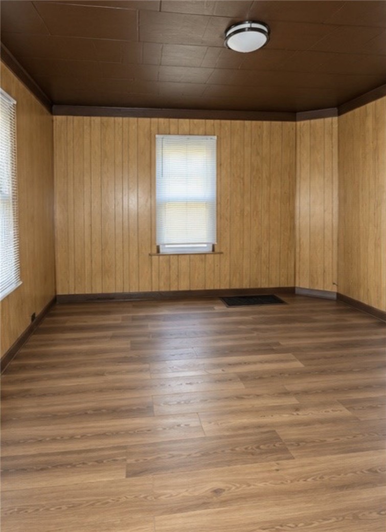 835 Lathrop Street — photo 4