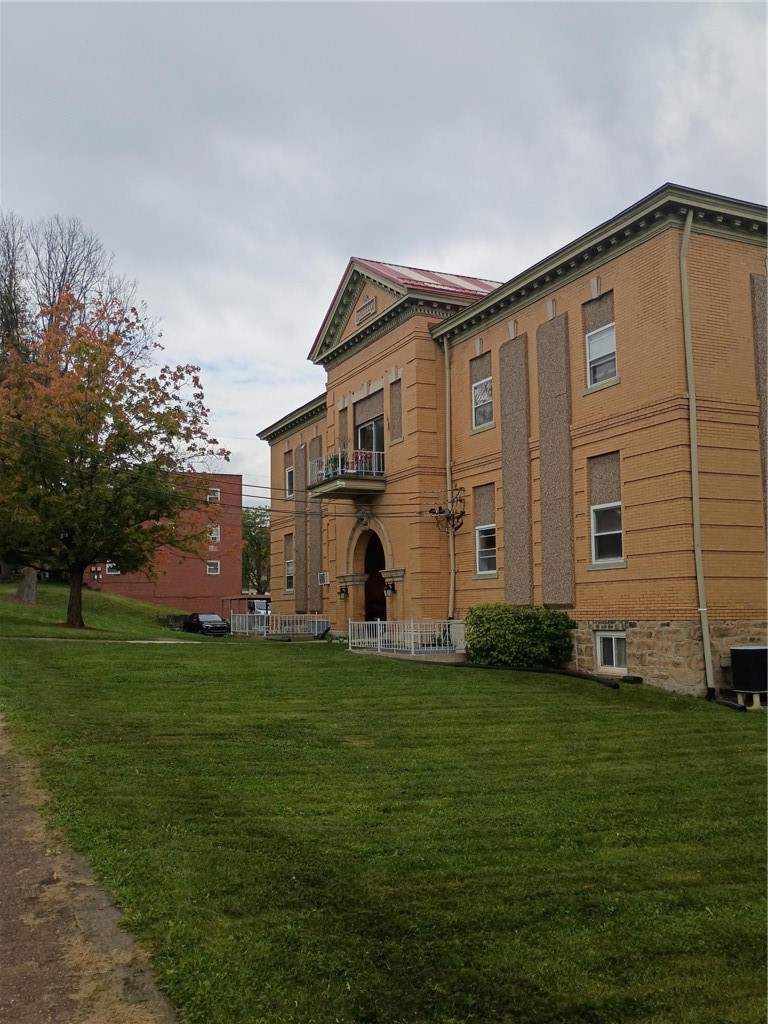 230 W Berkeley St 1201 — photo 1