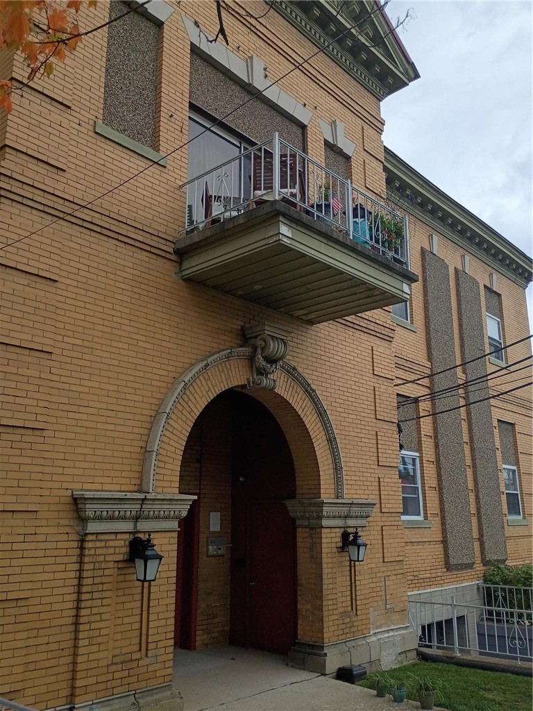 230 W Berkeley St 1201 — photo 2