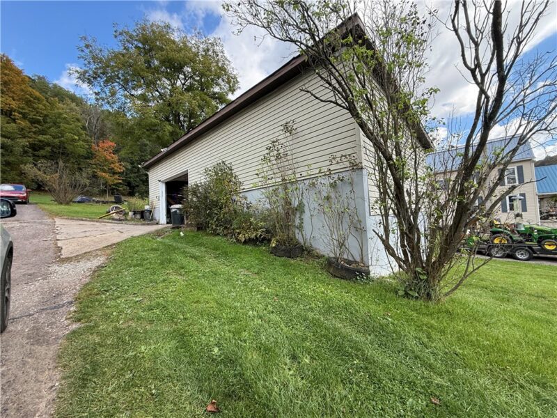330 Park St. — photo 3