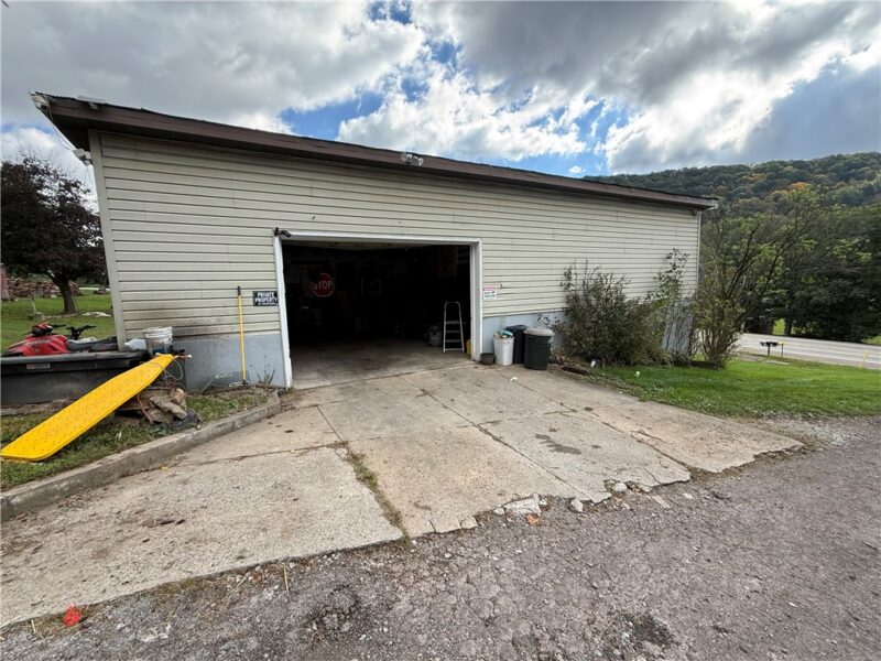 330 Park St. — photo 4