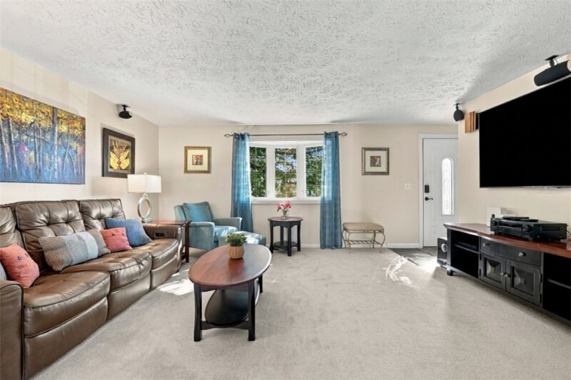 335 Sunridge Dr — photo 8