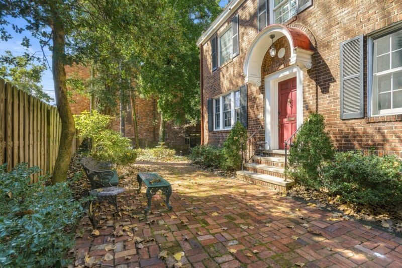 506 Roslyn Place — photo 2