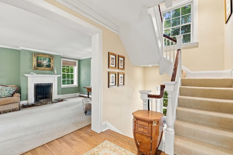 506 Roslyn Place — photo 4