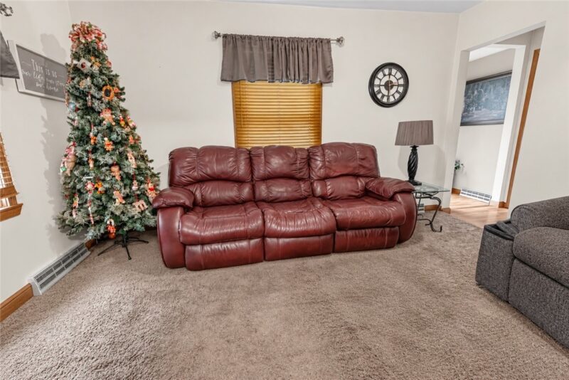 428 Lawnview Ave — photo 5
