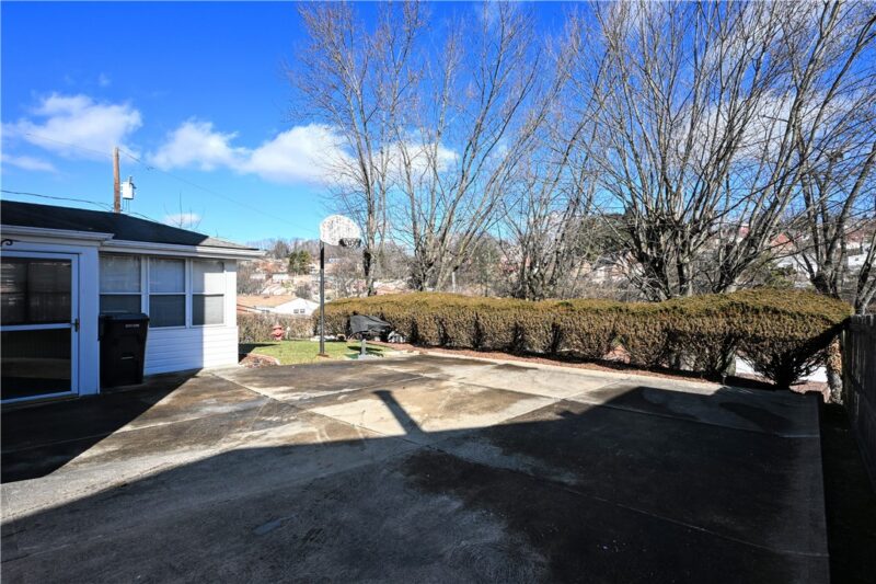 5015 Elmwood Dr — photo 8