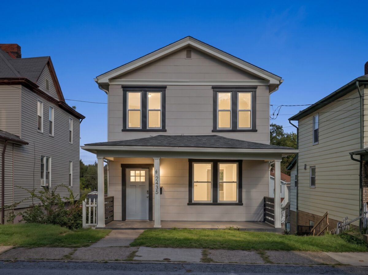 2435 Perry STREET — photo 1