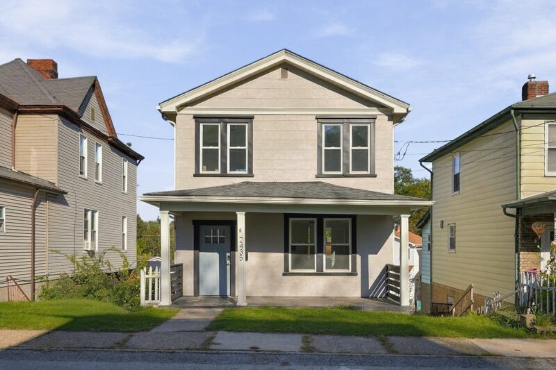 2435 Perry STREET — photo 2