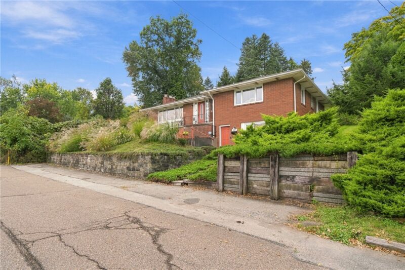 457 Longvue Dr — photo 3