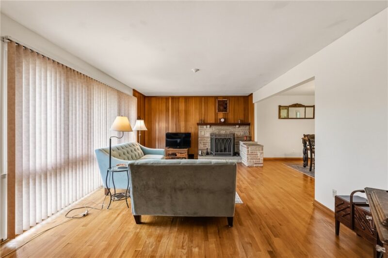 457 Longvue Dr — photo 4