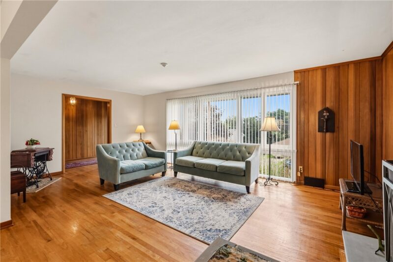 457 Longvue Dr — photo 7