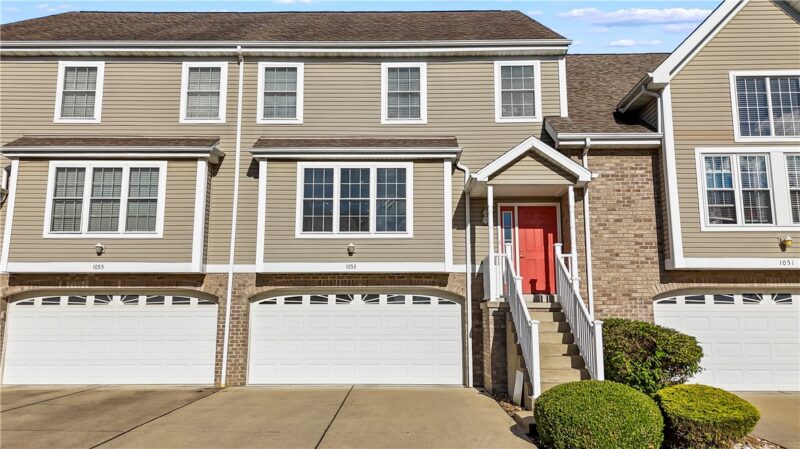 1053 Waterford Ct E — photo 2