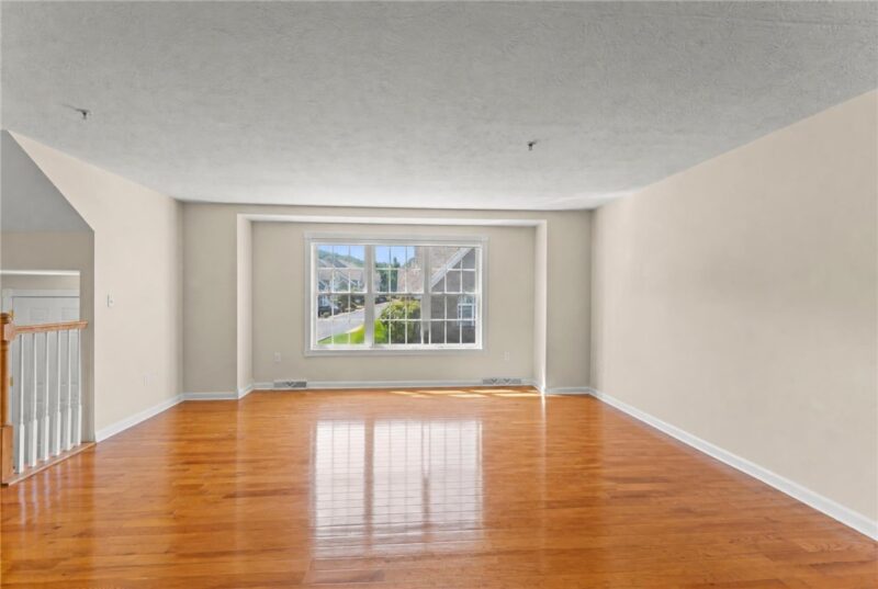 1053 Waterford Ct E — photo 6