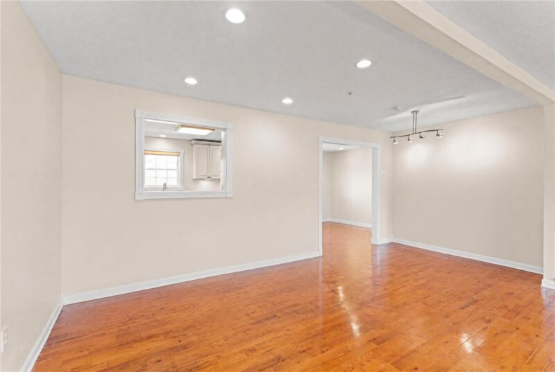 1053 Waterford Ct E — photo 8