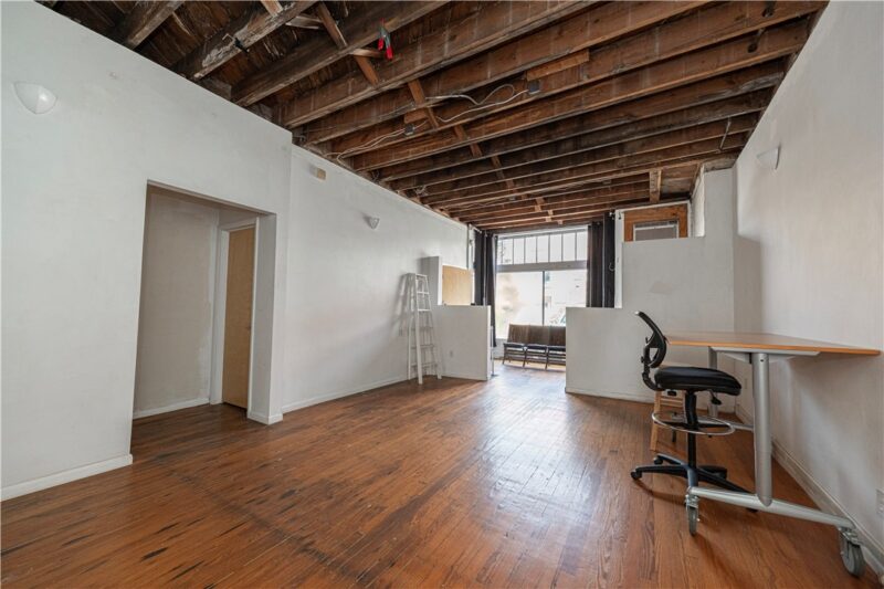 2828 Spring St — photo 8