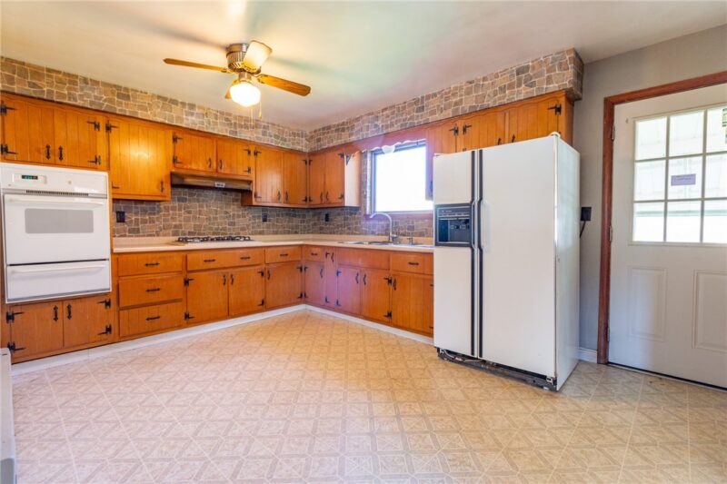 323 Indiana Ave — photo 4