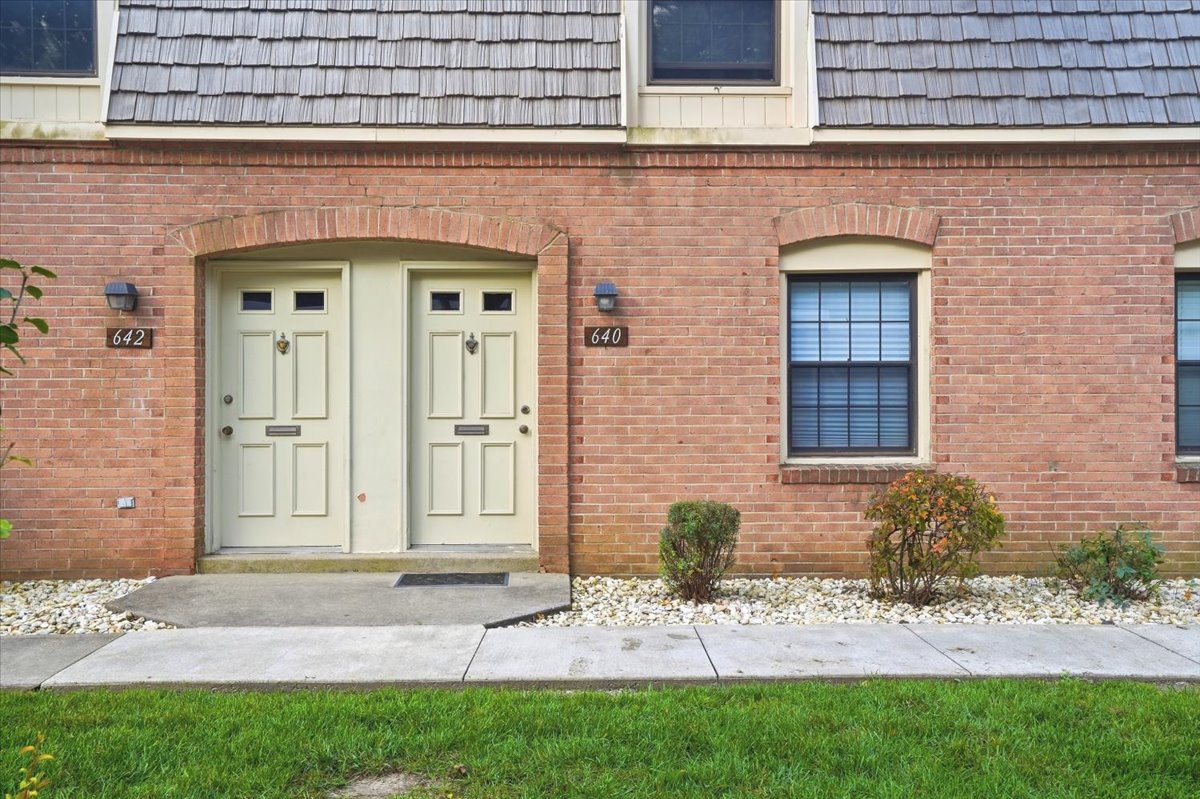 640 Carriage Circle — photo 1