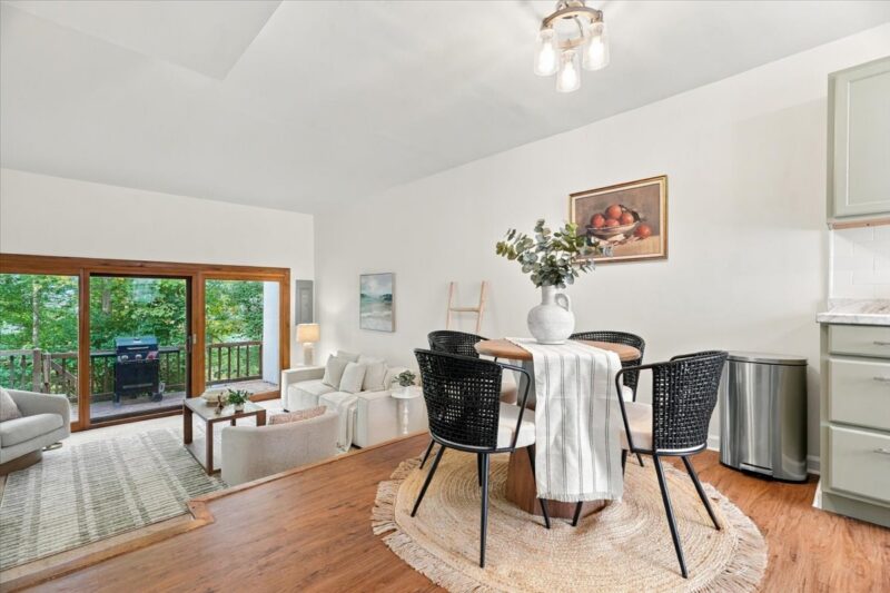 640 Carriage Circle — photo 4