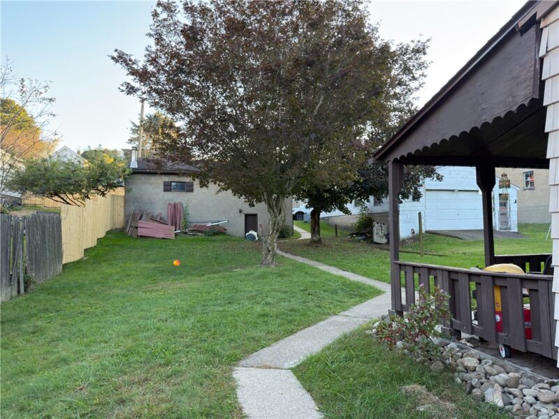 215 Lowell St — photo 3