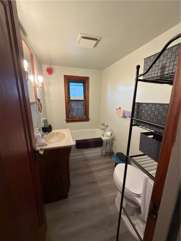 215 Lowell St — photo 4