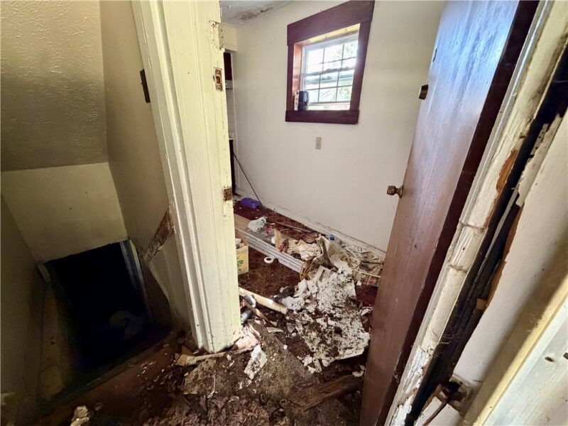 281 Rich Avenue — photo 6