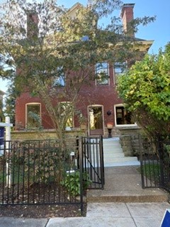 916 College St — photo 1