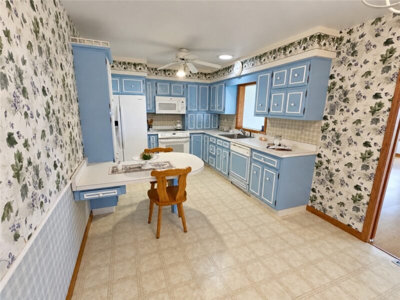 321 Comanche Dr — photo 5