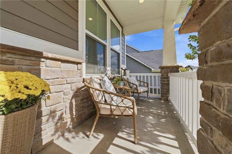 325 Crest Ln — photo 2