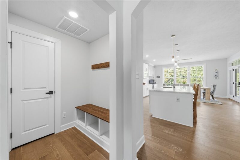 325 Crest Ln — photo 3