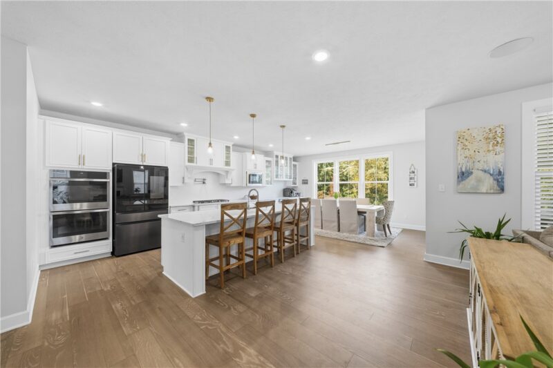 325 Crest Ln — photo 4