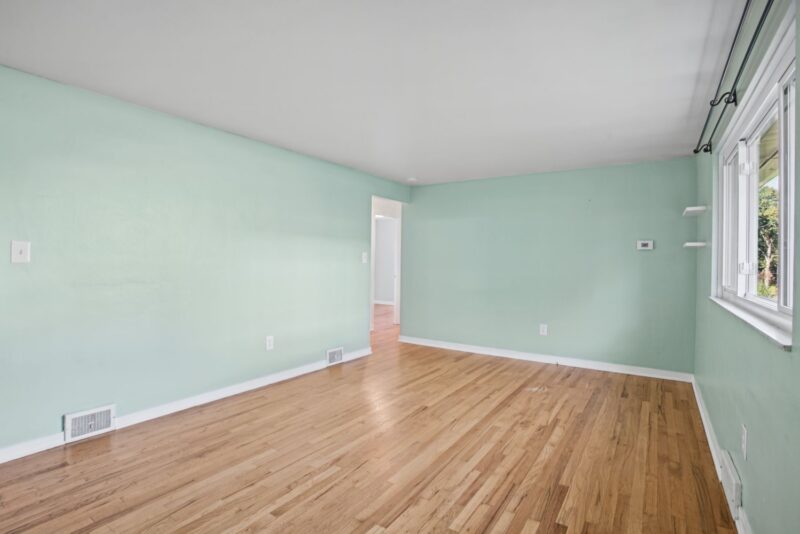 1403 Lakeside DRIVE — photo 2