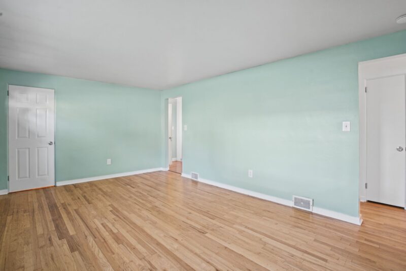 1403 Lakeside DRIVE — photo 3