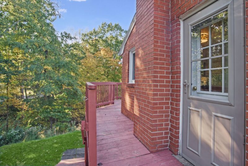 1403 Lakeside DRIVE — photo 7
