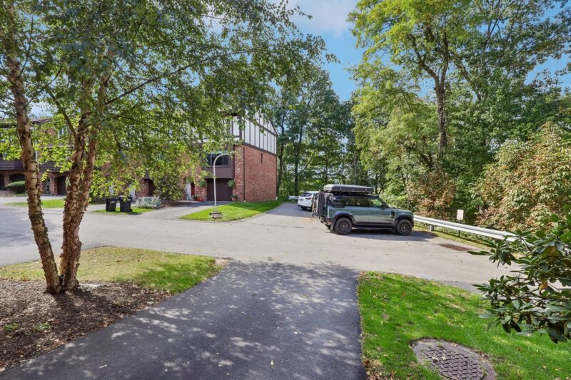 456 Allenberry DRIVE — photo 2
