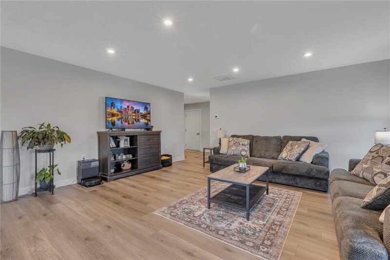 106 Olivia Dr — photo 4