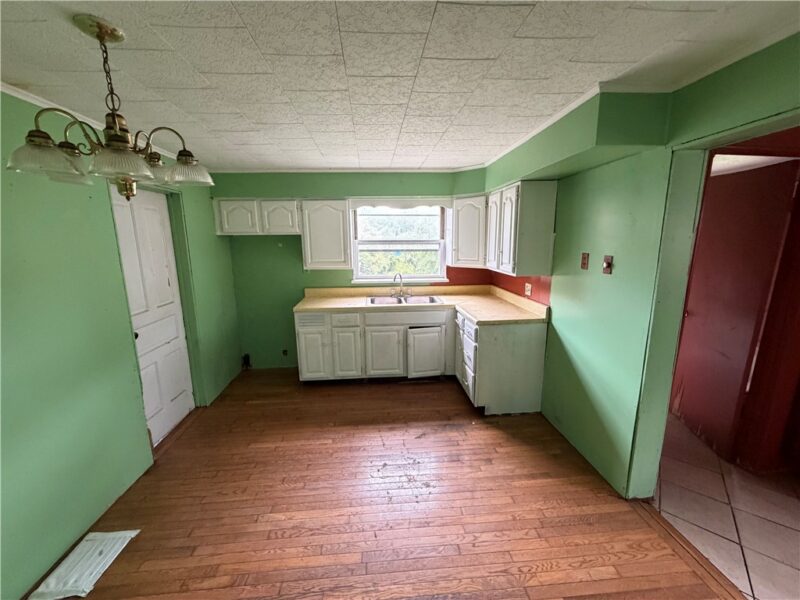 351 Purchase Line Road — photo 4