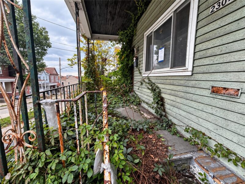 2304 Eccles Street — photo 2