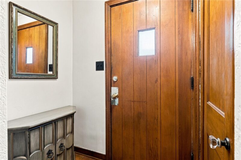 705 Corbin St — photo 4