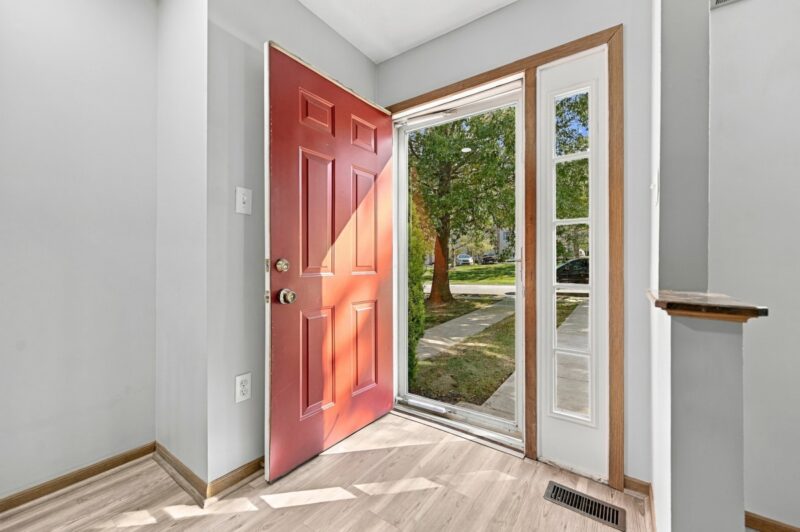 306 Castle Creek DRIVE — photo 2
