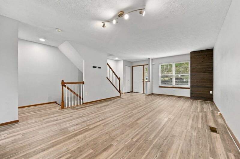 306 Castle Creek DRIVE — photo 4